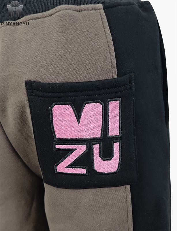 Pantalon de survêtement style tissu épissé avec motif brodé