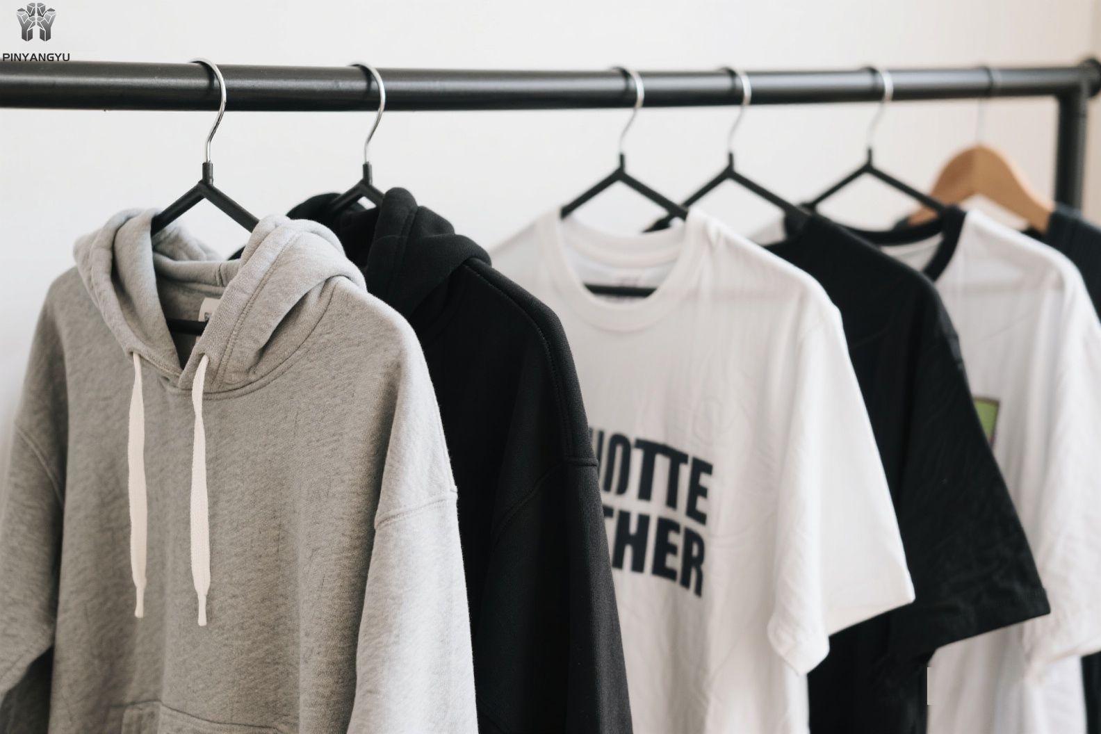 T-shirt boxy personnalisé et sérigraphie répondant aux tendances les plus en vogue de 2025